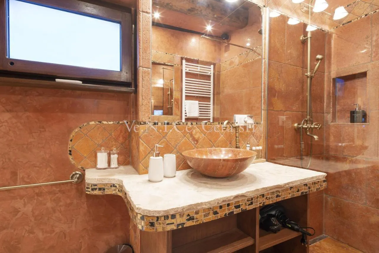 Ve.N.I.Ce. Cera Ca' Del Gondoliere Apartment Venice Italy