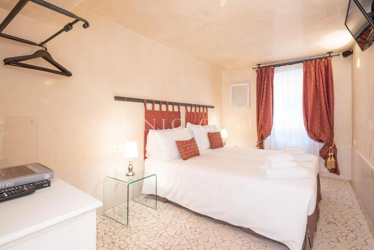 Ve.N.I.Ce. Cera Ca' Del Gondoliere Apartment Venice Italy